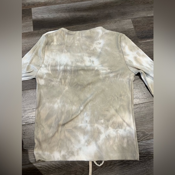 Long Sleeve with Adjustable String - Picture 3 of 3